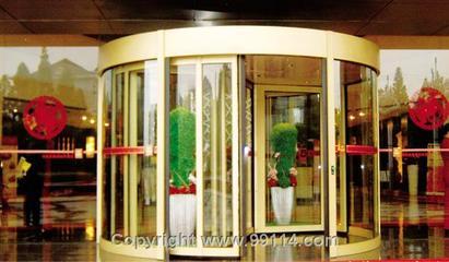 旋轉(zhuǎn)門X-1與自動(dòng)工業(yè)門 高效安全的現(xiàn)代化入口解決方案